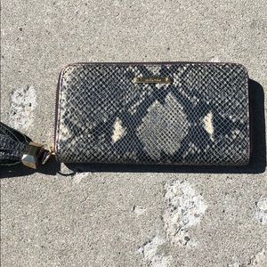 Stella and dot clutch